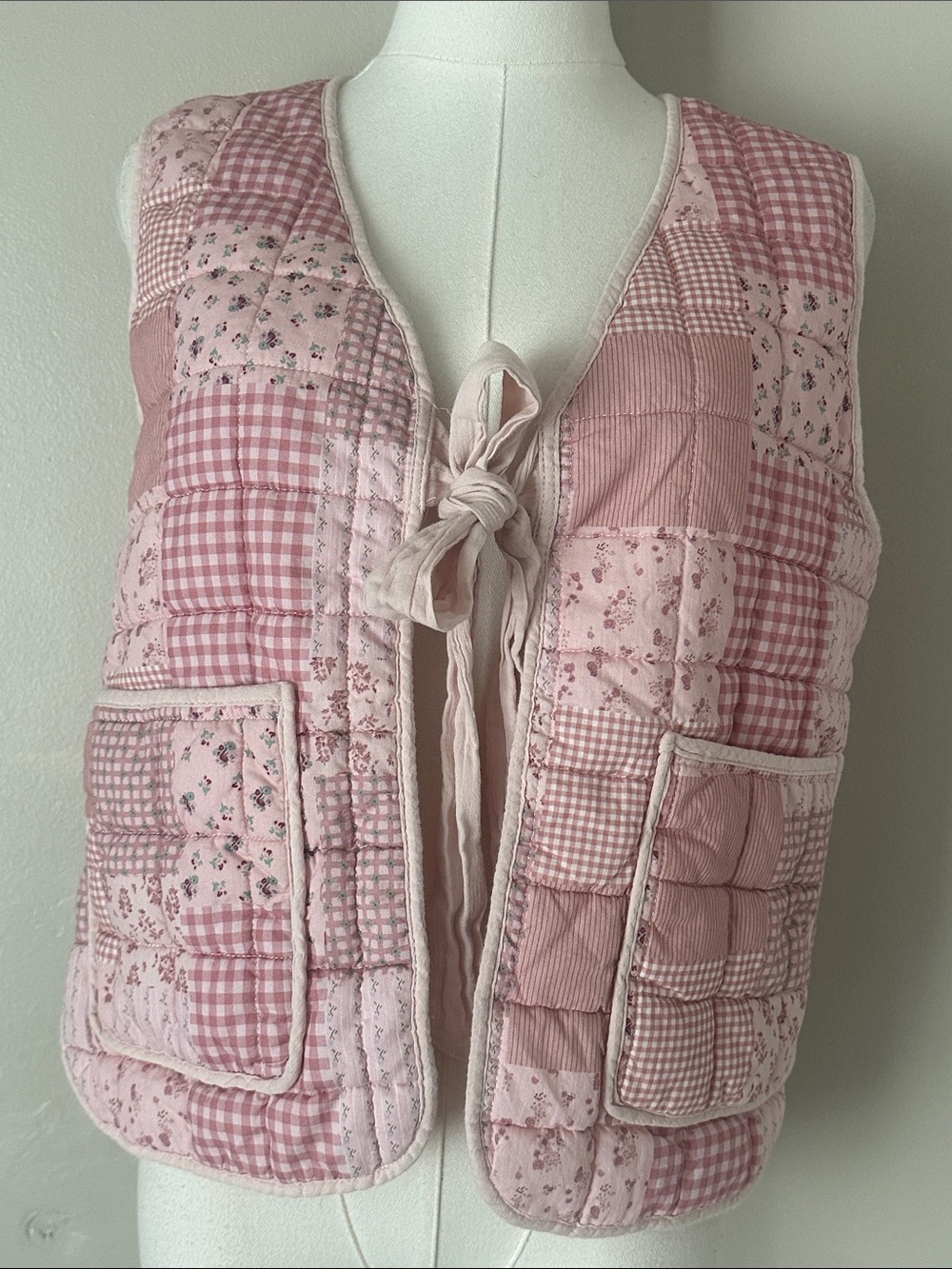 Quilted Patchwork Soft Pink Tie Front Vest Women M Granny Cottagecore Coquette
